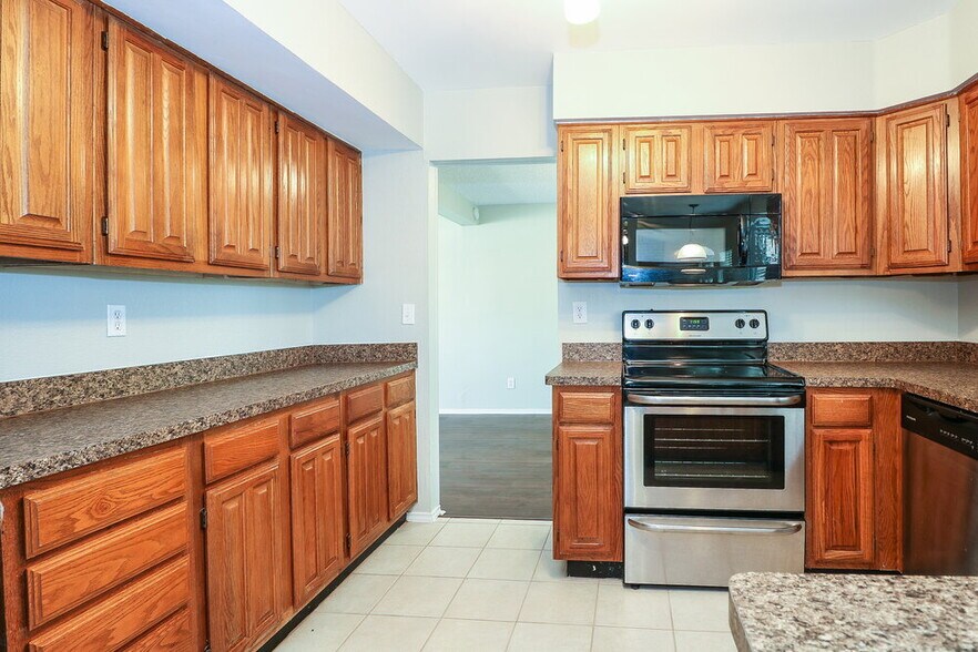 Building Photo - 5212 Creek Valley Dr