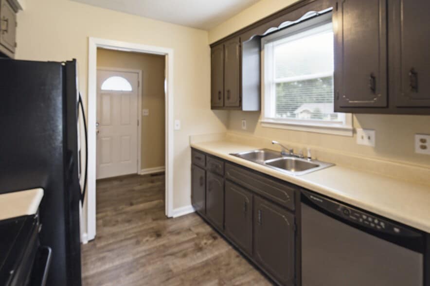 Building Photo - 700 Shelton Cir