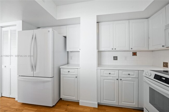 Building Photo - 1900 Sunset Harbour Dr