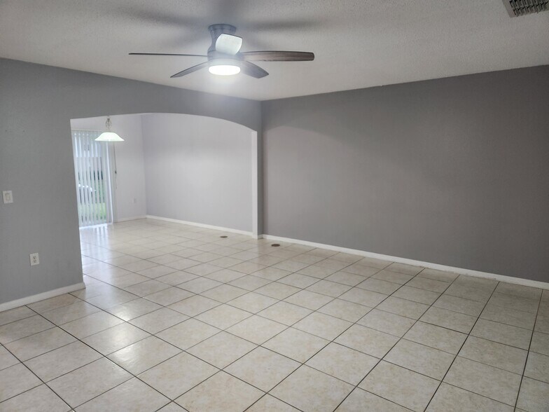 Building Photo - 9965 Ashburn Lake Dr