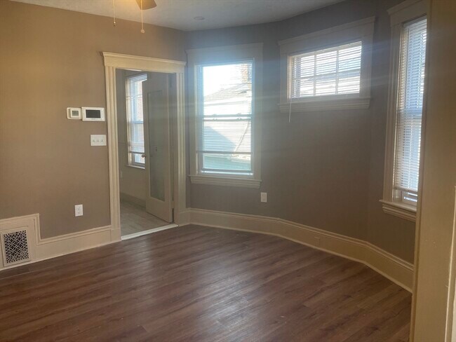 Building Photo - 1002 River St