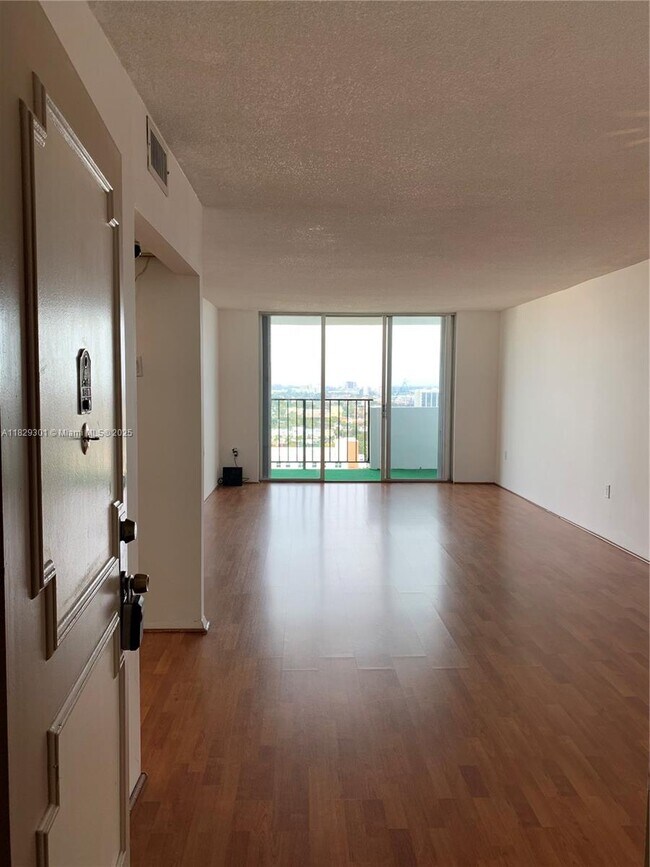 Building Photo - 2780 NE 183rd St