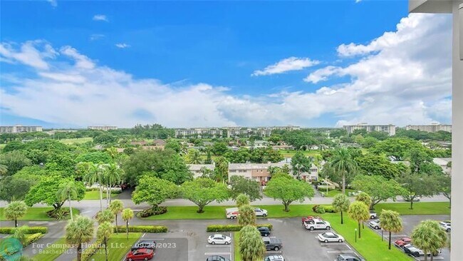 Building Photo - 3150 N Palm Aire Dr