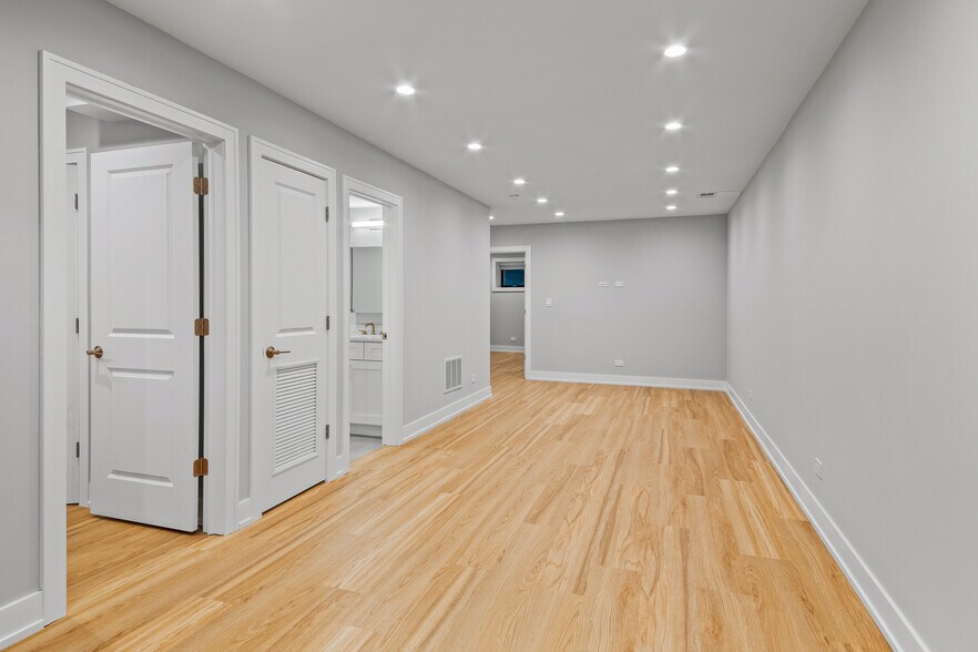 Building Photo - 1349 N Noble St