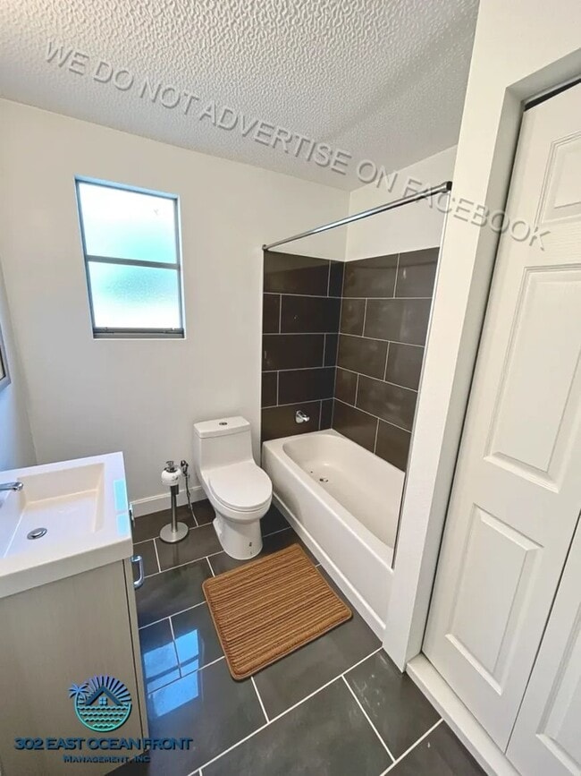 Building Photo - Amazing 4 bedroom / 1 bathroom home available!