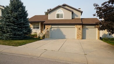 Building Photo - Spacious 3 bed 2.5 Bath, Split-Level Home in South Fort Collins!
