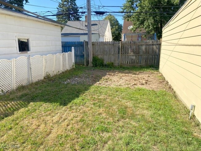 Building Photo - 21417 Gardenview Dr