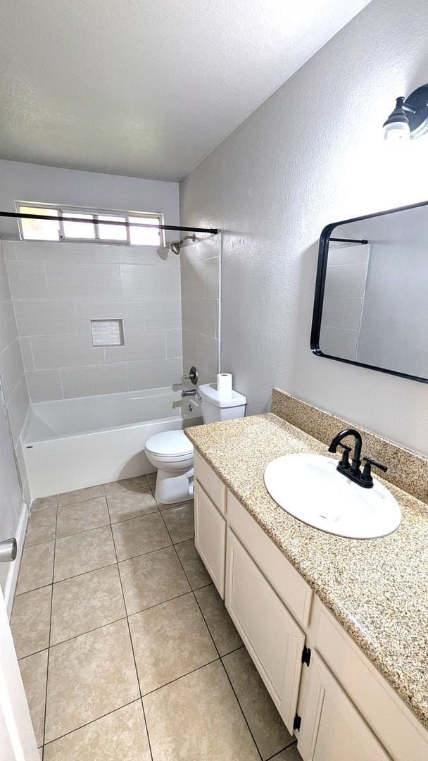 Building Photo - Beautiful 3 Bedroom 2 Bath Home