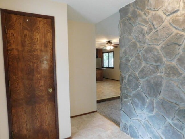 Building Photo - 3Bd/2Ba Single Story House - Available Soon!