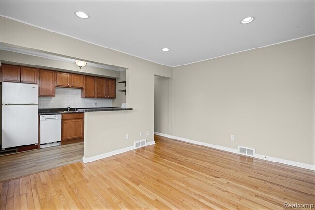 Building Photo - 617 E Lincoln Ave