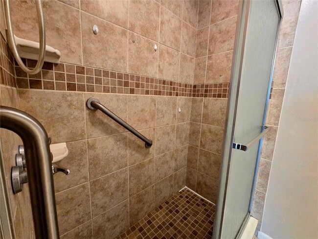 Building Photo - 520 Fairways Cir