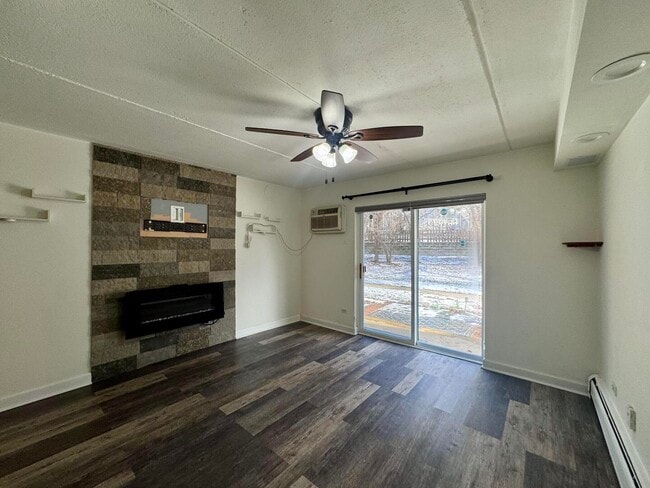 Building Photo - 270 Shorewood Dr