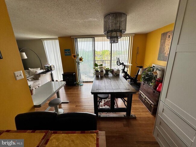 Building Photo - 6800 Fleetwood Rd