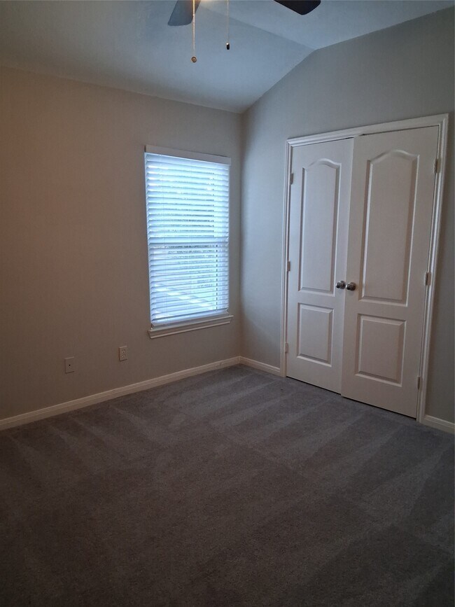 Building Photo - 10015 Dawn Brook Dr