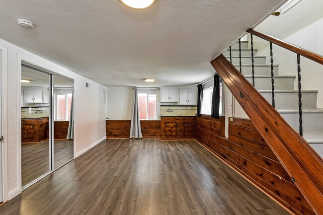 Building Photo - 833 Linden Ave