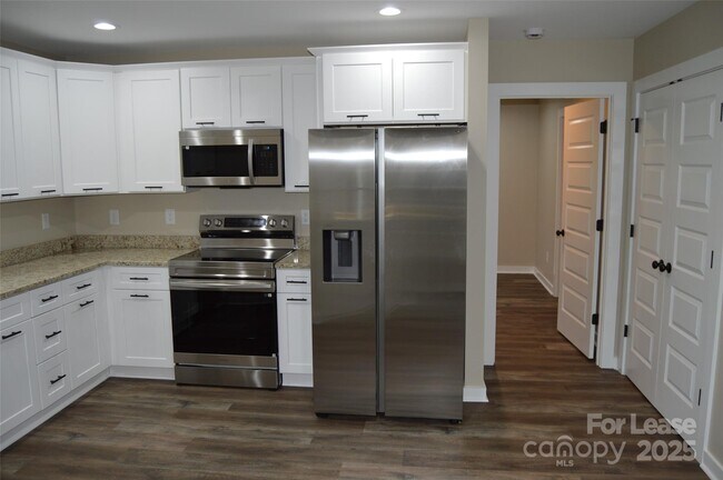 Building Photo - 620 W Bell St