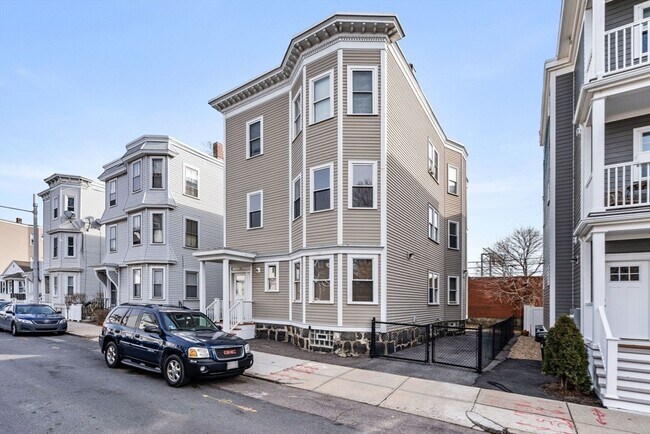 Building Photo - 93 Sydney St