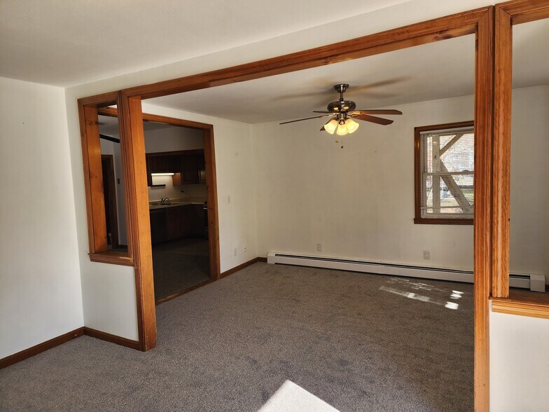 Building Photo - 31 Elm St
