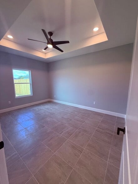 Building Photo - 3222 Villa Rosa Dr