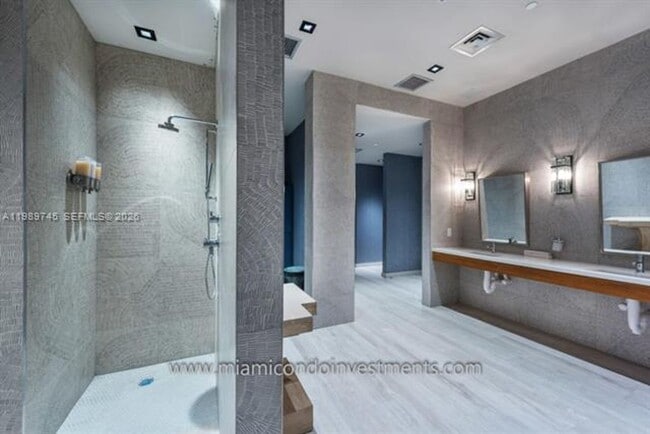 Building Photo - 2900 NE 7th Ave