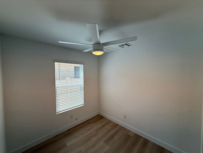 Building Photo - 4960 Rockford Dr