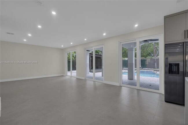 Building Photo - 6498 NW 113th Pl
