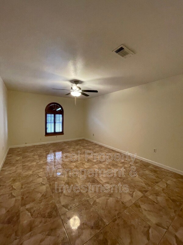 Building Photo - 1406 Dolores Del Rio Ave