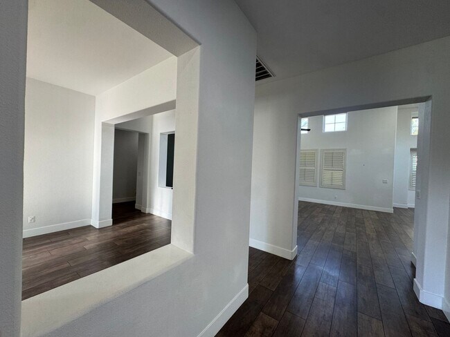 Building Photo - Welcome to the Quail Lake Gated Community!!!