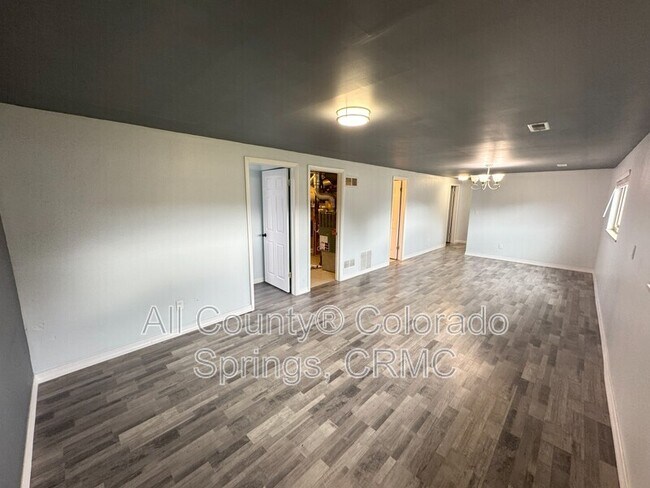 Building Photo - 1595 Luna Vista St