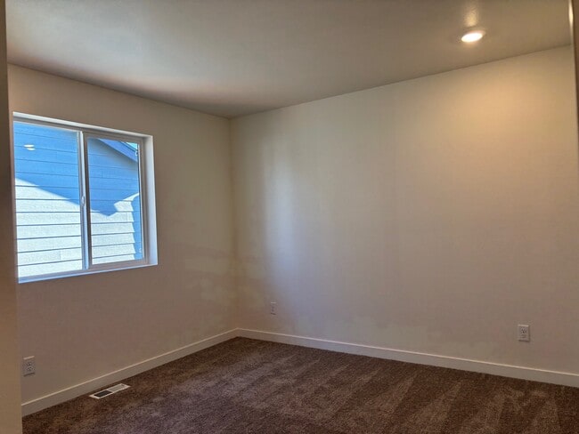 Building Photo - 17058 126th St E