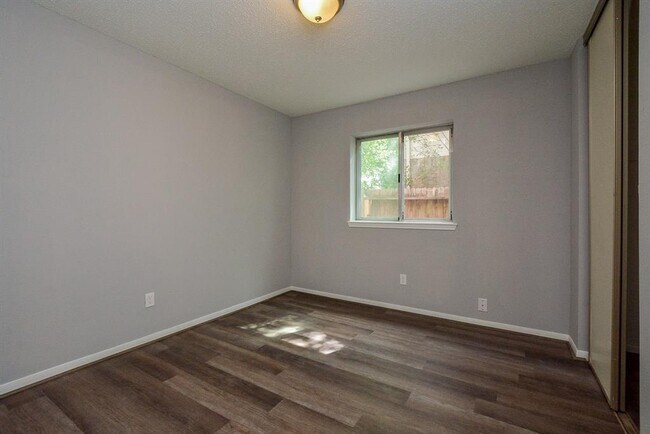 Building Photo - 10302 Tablerock Dr