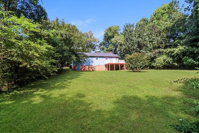 Building Photo - 504 Woodstream Dr