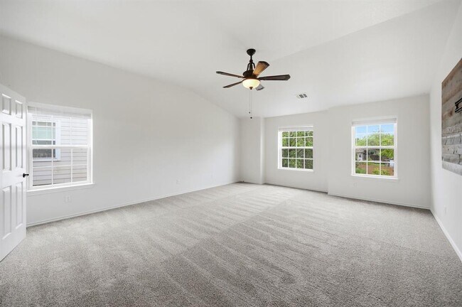 Building Photo - 1136 Beechwood Dr