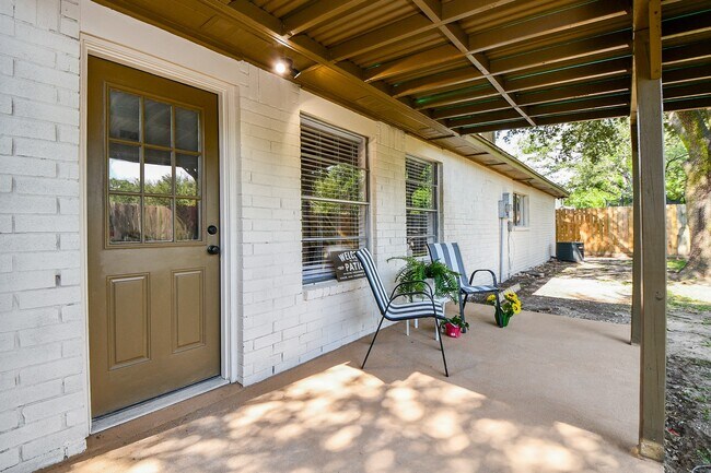 Building Photo - 23931 Pepperrell Pl St