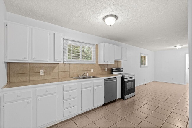 Building Photo - 442 S Monte Vista Ave