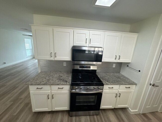 Building Photo - Beautiful Two-Story Leander Home with Dual...