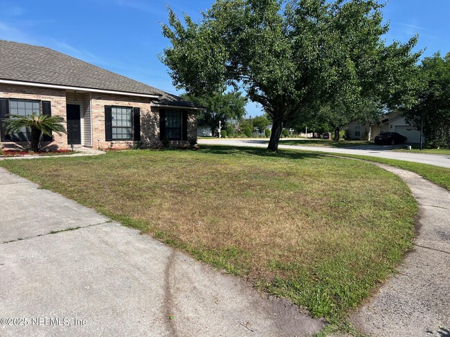 Building Photo - 1218 Summit Oaks Dr E