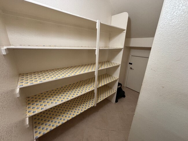 Building Photo - Gorgeous and spacious 5 bedroom FURNISHED home in Canyon Crest for rent!