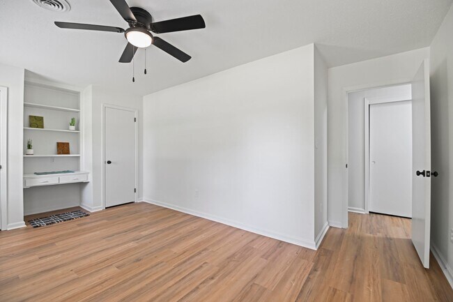 Building Photo - 2117 Semmes Dr
