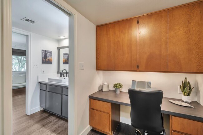 Building Photo - FURNISHED TEMPE GOLF COURSE HOME in SHALIM...