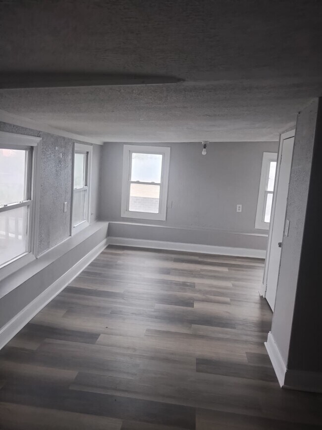 Building Photo - Brookfield #3
