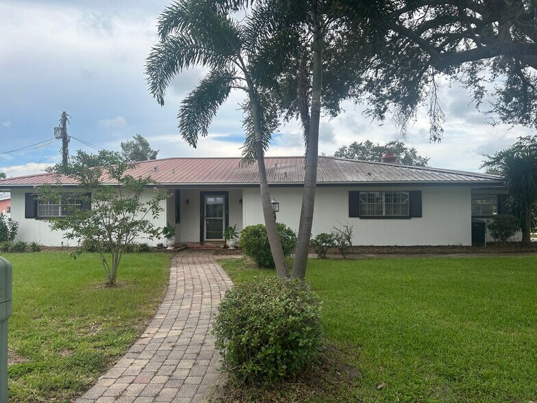 Primary Photo - 2450 Mineola Dr N