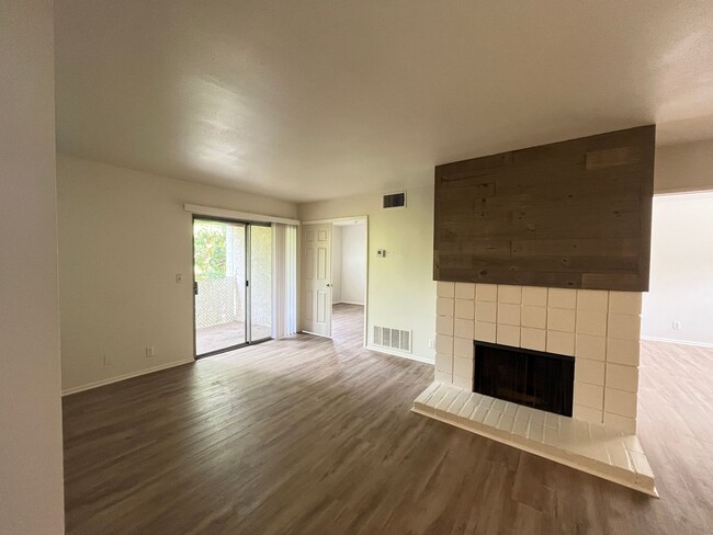 Building Photo - 2 Bedroom Condo in Diamond Bar