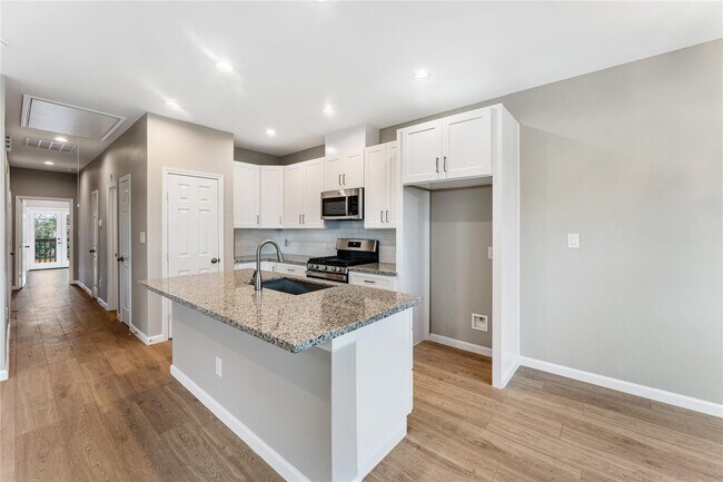 Building Photo - 4902 Rue St