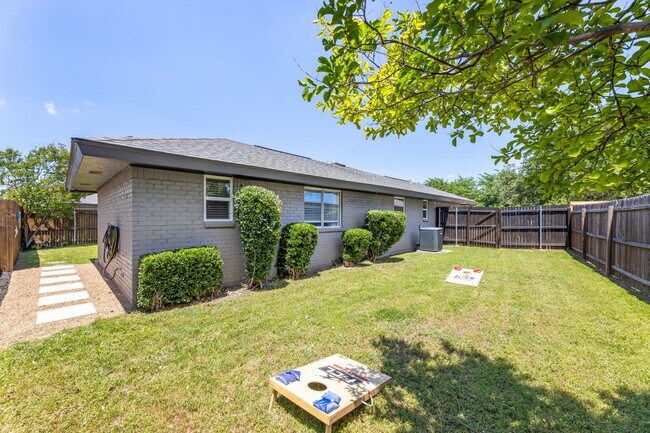 Building Photo - READY FOR MOVE IN NOW!