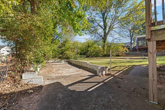 Building Photo - Beautifully Updated 3/2 w/ Large Fenced Backyard, Minutes From ATL Airport and Woodward Academy