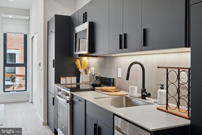 Building Photo - 1705 N American St