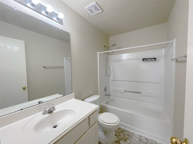 Building Photo - 20806 Settlers Lake Cir
