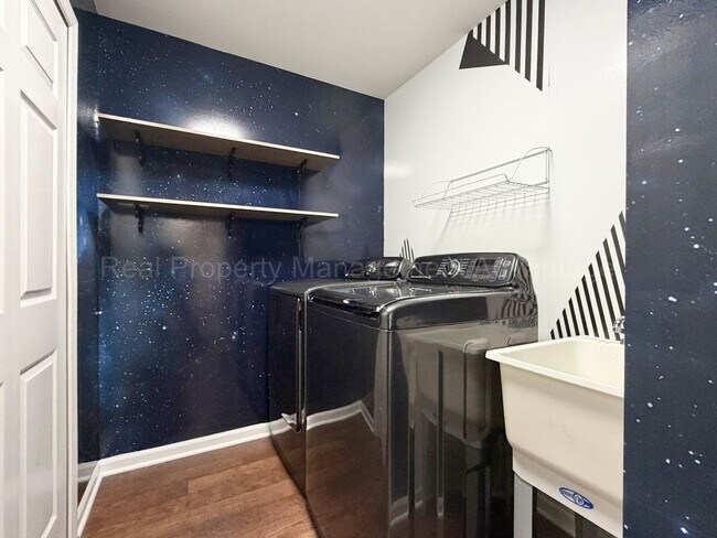 Building Photo - Rare Corner Upper Condo with Vaulted Ceilings, Private Balcony and 2 Car Garage - Right Across fr...