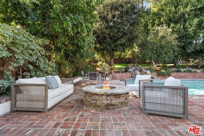 Building Photo - 4943 Palomar Dr